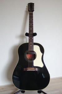 Gibson J-45 2000